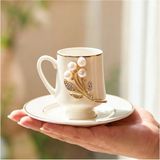 Alfafe Home Özel El Yapımı 6 Lı Porselen Inci Taşlı Çiçek Broşlü Gold Kahve Fincan Takımı - 001-Renkli