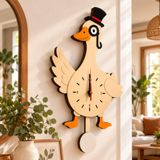 Alg Wood Design Ahşap Ördek Figürlü Duvar Saati – 50 × 28 cm, Sessiz Mekanizma ve Hareketli Sarkaç