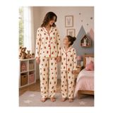 ALİŞ KİDS Kız Çocuk Ve Anne İçin De Uygun Süet Kumaş Krem Ayıcık Çilek Desenli Gömlek Yaka Kışlık Pijama Takımı