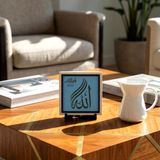 Allah (C.C.) Yazılı Tasarım Kompozisyonlu Şık Dekoratif Obje 10x10 cm | Sevdikleriniz için değerli ve özel armağan, çalışma masaları ve raflar için butik tasarım seçeneği