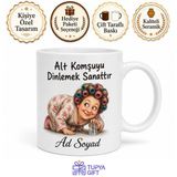 Alt Komşudan Gelen Sesleri Dinleyen Meraklı Teyze Kupası Hediye Bardak