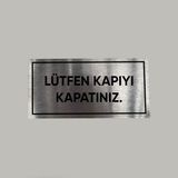 Aluminyum Kapı Isimliği Lütfen Kapıyı Kapatınız Yazılı Arkası Yapışkanlı 10X20 cm - 1 Adet