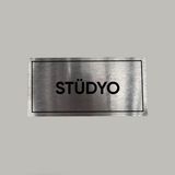 Aluminyum Kapı Isimliği Stüdyo Yazılı Arkası Yapışkanlı 10X20 cm - 1 Adet