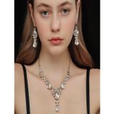 Alya's Aksesuar Gümüş Kaplama Işıltılı Kolye ve Küpe Takı Seti