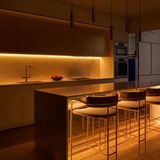 Amber LED 2,5 Metre Amber Şerit LED Jaklı 3 Dirençli Double PCB İç Mekan Tak Çalıştır Adaptör Dahil 12V IP20 Yeni Nesil Yüksek Lümen, Tezgah, Dolap, Mutfak, Ayna Aydınlatma İçin