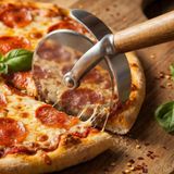 AmberHaus Akasya Ahşap Saplı Paslanmaz Çelik Mutfak ve Bar Gereçleri - Pizza Kesici Rulet ve Şişe Açacağı - Ergonomik Lüks Sunum Serisi (Pizza Kesici Rulet)