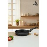 Amboss Vento Döküm Titanyum Kaplama Derin Tava 22X5 cm Siyah Renkli Uzun Ömürlü Kullanım İçin