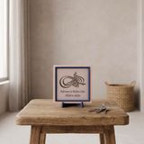 Anlam Dolu Besmele-i Şerif Ev Aksesuarı, Modern Hat Sanatı ve Türkçe Mealli 10x10 cm Minyatür Obje (Yavru Ağzı)