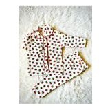 anne dokunuşu gibi KUZUM BEBE 2’li Fitilli Kumaş Çilek Desenli Kız Bebek Çocuk Alt Üst Pijama Takımı
