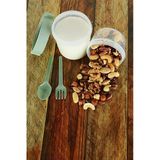 Ar Armese Çift Hazneli Çatal Kaşıklı Müsli Yulaf Diyet Atıştırmalık Saklama Kabı Yeşil Ap-9453 1100 Ml