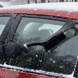 Araba Buz Kazıyıcı Araç Cam Kar Temizleyici Fırçası Oto Ön Camı Kırıcı Kazıma Aparatı - Çok Renkli