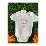 ARASBASKIEVİ ORGANİK %100 PAMUKLU COMİNG SOON Bebek Body Beyaz Badi Çıtçıtlı Zıbın