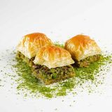 Araz Et Antep Özel Fıstıklı Baklava 1 kg - Bol Fıstıklı ve El Açması Gurme Baklava - 1 Adet