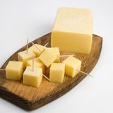 Araz Et Taze Kaşar Peyniri 1 kg - %100 Doğal, Tam Yağlı ve Geleneksel Lezzet - 1 Adet