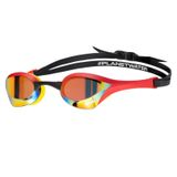 ARENA Unisex Cobra Ultra Swipe Yarış Yüzme Gözlüğü Erkekler ve Kadınlar için Kaydırmalı Buğu Önleyici Teknoloji Polikarbonat Ayna Lens, Altın/Kırmızı