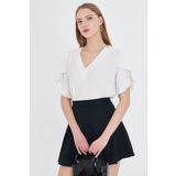 armonika Kadın Beyaz V Yaka Kolları Fırfırlı Kısa Kol Bluz ARM-25Y001046