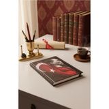 ArtMaster Atatürk Tarihsiz Ajanda Kuşe Kapak Bordo 1 Adet Atatürk Modalist Çizgili Defter Lastikli 14x20 cm Günlük Planlayıcı
