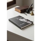ArtMaster Atatürk Tarihsiz Ajanda Kuşe Kapak Koyu Gri 1 Adet Atatürk Modalist Çizgili Defter Lastikli 14x20 cm Günlük Planlayıcı