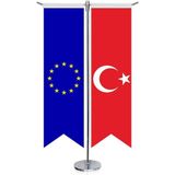 Asilmeydan Avrupa Birliği Bayrağı ve Türkiye Kırlangıç Saten T Direk Masa Bayrağı 2'li