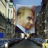 Asilmeydan Gülümseyen Gazi Mustafa Kemal Atatürk Portre Poster Cephe Bayrağı - 4x6 Metre - Renkli
