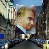 Asilmeydan Gülümseyen Mustafa Kemal Atatürk Yan Portre Poster Cephe Bayrağı - 4x6 Metre - Renkli