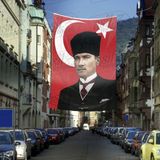 Asilmeydan Kalpaklı Gazi Mustafa Kemal Atatürk Portre Poster Bayrak Cephe Tören Kutlama Anma Bayrağı - 4X6METRE - Renkli