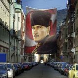Asilmeydan Mavi Gözlü Kalpaklı Gazi Mustafa Kemal Atatürk -Ay Yıldız Türk Bayrağı Cephe Poster Bayrak-4x6 Metre - Renkli