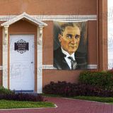 Asilmeydan Takım Elbiseli Şık Gazi Mustafa Kemal Atatürk Portre Poster Bayrak 100X150 cm