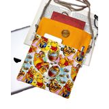 Askılı - Kitap Çantası/Tablet Çantası/Ebook Çantası/Book Sleeve/Tablet Sleeve – Çıkarılabilir Askı, Çok Amaçlı Çanta (Ayıcık ve Bal Kavanozu)