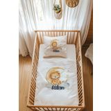 Astral Baby %100 Pamuk Saten Isme Özel Isimli Park Yatak Nevresim Takımı (70X120 CM) Ayda Uyuyan Aslan