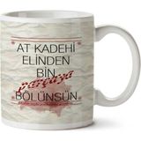 At Kadehi Elinden Bin Parçaya Bölünsün Baskılı Kupa Bardak