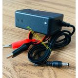 Ata Elektronik Pilsan Uyumlu Çocuk Oyuncak 12 Volt Aküler Için Şarj Aleti Cihazı Adaptör + Otomatik Voltaj Kesicili + LED Işıklı ( Şarjda Kırmızı - Dolduğunda Yeşil ) + Extra Maşalı Kablolu + 1 Amper - 13.8 Volt