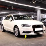 Audi A3 Sedan 2013-2016 Sağ Sis Far Çerçevesi Alt Çıtası 8V5807534