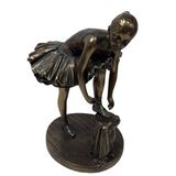 Ayakkabısını Bağlayan Balerin Kadın Polyresin Dekoratif Biblo 18 cm