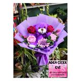 Ayıcık Buketi 25Cm Sevimli Peluş Ayı & Güller & Yıldız Çiçeği İle Hazırlanmış Sevdiklerinize Hediye