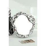 AYN-19 Asimetrik Dalgalı Tasarımlı Masaüstü Makyaj Aynası, Parlak Gümüş Renk, 21x21.5 cm