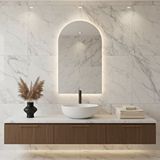 Aypars Atölye Modern Kemer Form Led Banyo Aynası – Dokunmatik Dim Edilebilir, 3000k Günışığı Sarı