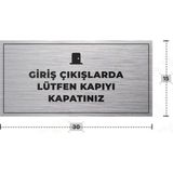 Azresa Gırış Çıkışlarda Lütfen Kapıyı Kapatınız Yazılı - Metal - Gümüş Renk - Kapı Isimliği - 30X15 cm