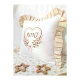 Baby Clime KIRLENT-8. 40X40 Cm Fırfırlı Nakışlı Kırlent Bebek İsimli Takı Yastığı İçi Dolgulu Kahverengi C4