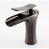 Badem10 Edge Parlak Füme Lüks Lavabo Bataryası | Modern Tasarım | 15 cm Pirinç Gövde Premium Banyo Batarya