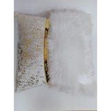 Baladi Home Yastık Kılıfı Peluş ve Kadife Kumaş Altın Deri Aksesuarlı Kadife Görünümlü Kare Kırlent Kılıfı - 40 x 40 cm - Açık Krem