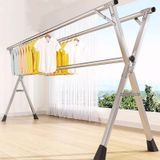 Balkon için ideal olan bu sağlam ayaklı çamaşır askısı, yüksekliği ayarlanabilir bir kayışa sahiptir ve iç ve dış mekan kullanımı için uygundur. Uzunluğu 2,4 m'dir