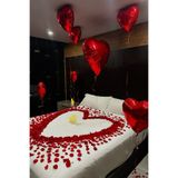 Baloncu Nene Folyo Balon ve Yapay Gül Yaprağı Seti Romantik Parti Süsleme Paketi Sevgililer Günü
