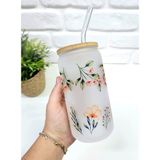 Bambu Kapaklı Yeşil Yaprak ve Kırmızı Çiçek Desenli Pipetli Buzlu Cam Bardak - Renkli - 500 ml