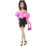Barbie Deluxe Stil Bebek #13" Pembe Barbiecore Kadife Üst, Kabarık Kollu, Siyah Vinil Mini Etek, Siyah Saç, Pembe Çanta ve Güneş Gözlüğü