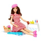 Barbie HWH99 Dünyayı Geziyoruz Paris Macerası Bebek ve Aksesuar Seti