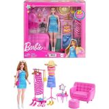 Barbie MTL-HPL78 'nin Pembe Kıyafet ve Aksesuar Askısı Oyun Seti