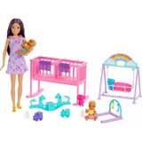 Barbie Skipper Doll & Bebek Odası Oyun Seti, Aksesuarlı, İkiz Bebek Bebek, 1 Beşik, 1 Salıncak, 1 Gö
