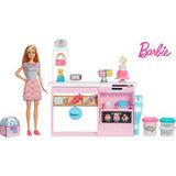 Barbie'nin Sarışın Bebekli Pasta Dükkanı Oyun Seti Mutfak Tezgahı ve Oyun Hamuru ile Eğlenceli Deneyim