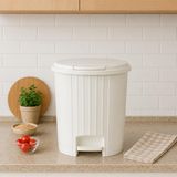 Bas Aç Mekanizmalı Pedallı Çöp Kovası, Banyo ve Mutfak İçin Çok Amaçlı Plastik Çöp Kutusu, Renk Varyasyonlu Pratik Ev Tipi Atık Kovası (Beyaz)